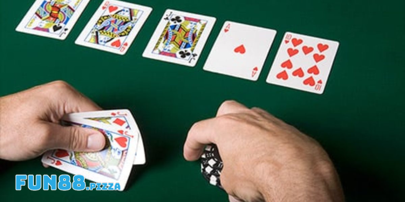 Các yếu tố ảnh hưởng đến sức mạnh của hand bài Poker